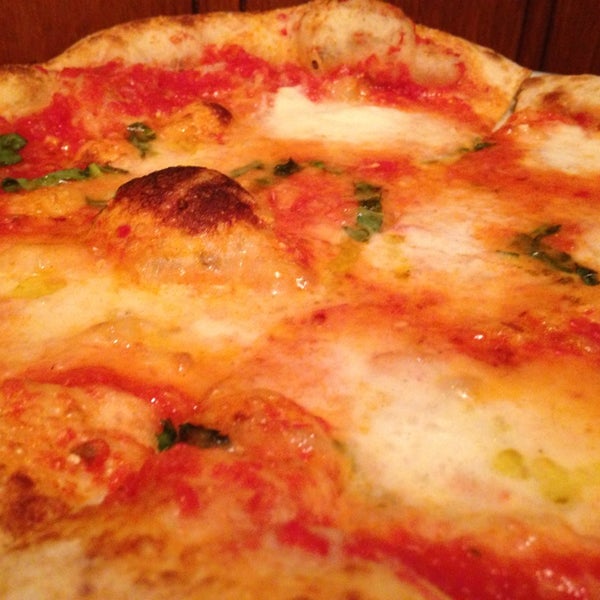 Foto diambil di Pizzeria Da Lupo oleh Hailey M. pada 1/26/2013