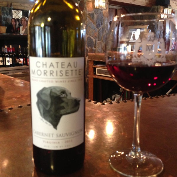Foto diambil di Chateau Morrisette Winery and Restaurant oleh Chris W. pada 5/12/2013
