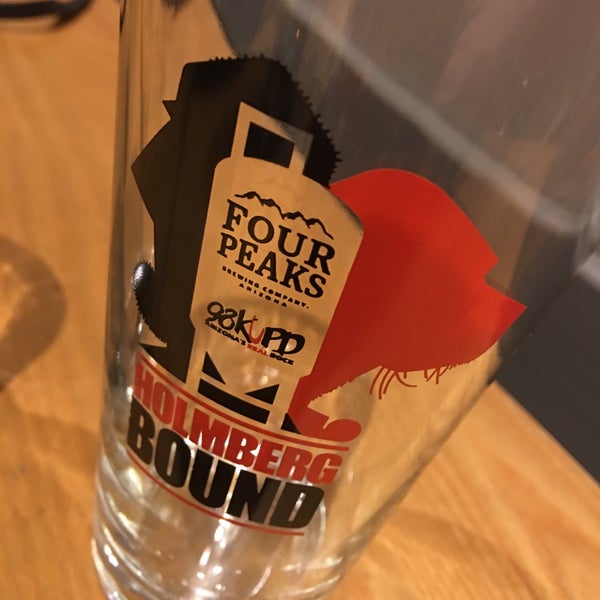 Снимок сделан в Four Peaks Tasting Room пользователем Nick O. 12/1/2018