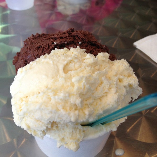 1/31/2013 tarihinde Dani C.ziyaretçi tarafından Glacé Artisan Ice Cream'de çekilen fotoğraf