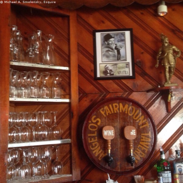 Foto tomada en Angelo&#39;s Fairmount Tavern  por Michael S. el 12/30/2014
