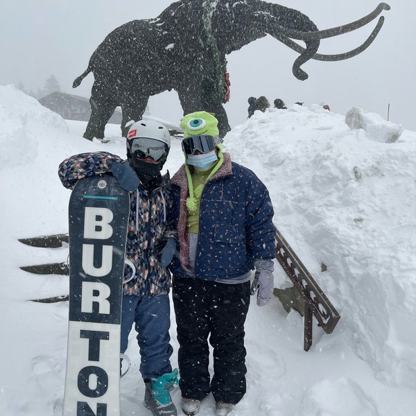Photo taken at Mammoth Mountain Ski Resort by Mel SK on 12/26/2021