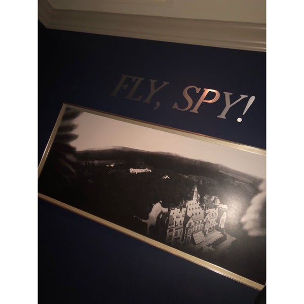 รูปภาพถ่ายที่ International Spy Museum โดย Hannah Sk เมื่อ 3/27/2018