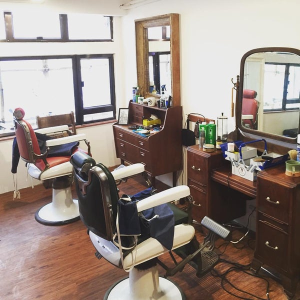 11/11/2015 tarihinde Kenneth N.ziyaretçi tarafından Hair House Barbershop by Adam Chan'de çekilen fotoğraf