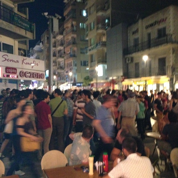 Foto scattata a Kıbrıs Şehitleri Caddesi da Dilek Ö. il 5/31/2013
