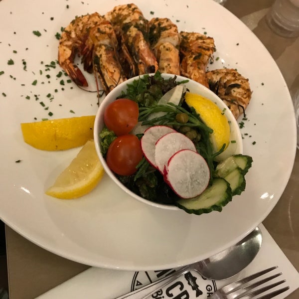 Foto tomada en Mr.Crab Seafood Restaurant  por H F. el 8/13/2019
