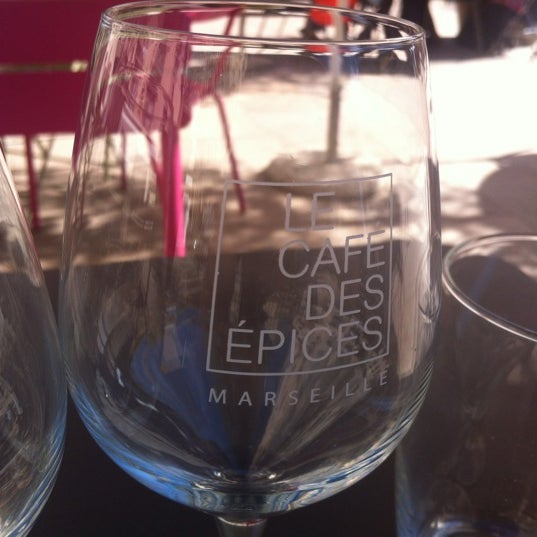 รูปภาพถ่ายที่ Le Café des Épices โดย Nicolas F. เมื่อ 10/10/2012