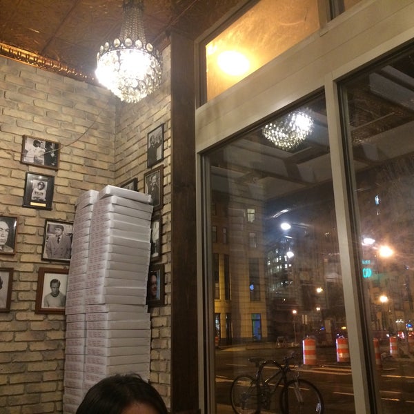 รูปภาพถ่ายที่ Wiseguy NY Pizza โดย Sevilay Ö. เมื่อ 1/5/2017