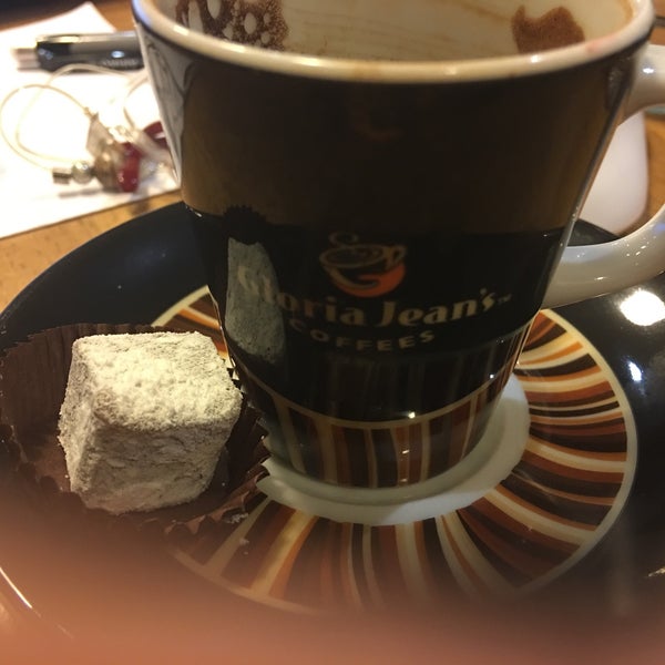 Photo taken at Gloria Jean&#39;s Coffees by Filiz Y. on 10/18/2016