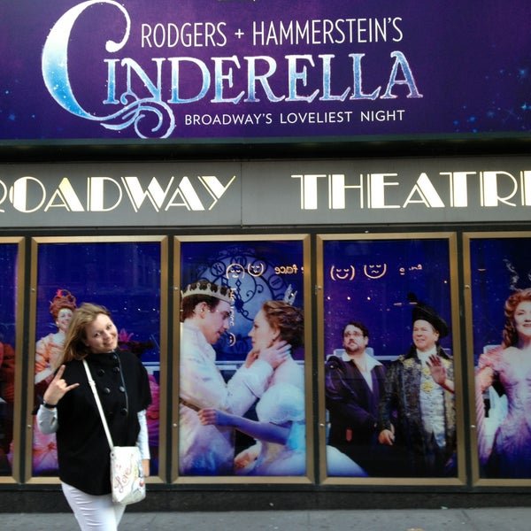 Das Foto wurde bei Cinderella on Broadway von Anastasia S. am 4/20/2013 aufgenommen