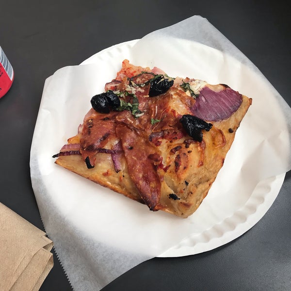 7/6/2019にPatrick M.がWilliamsburg Pizzaで撮った写真