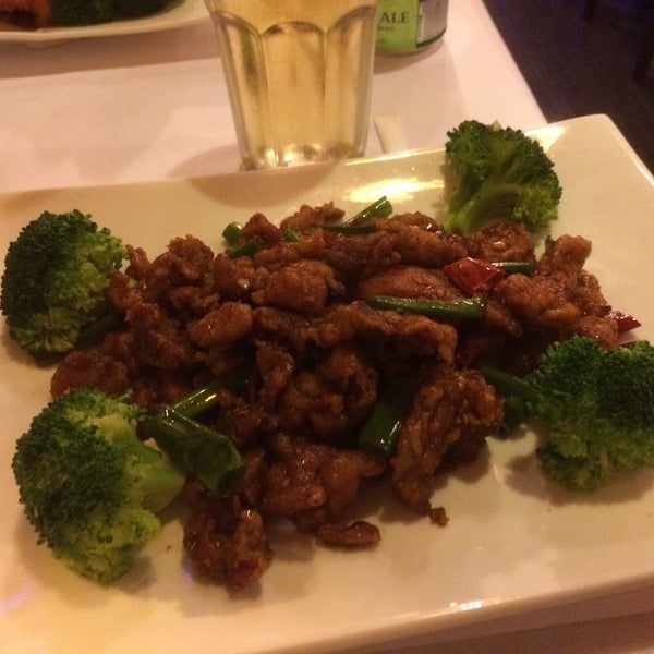 Foto tomada en Shu Han Ju Chinese Restaurant  por Patrick M. el 12/14/2015