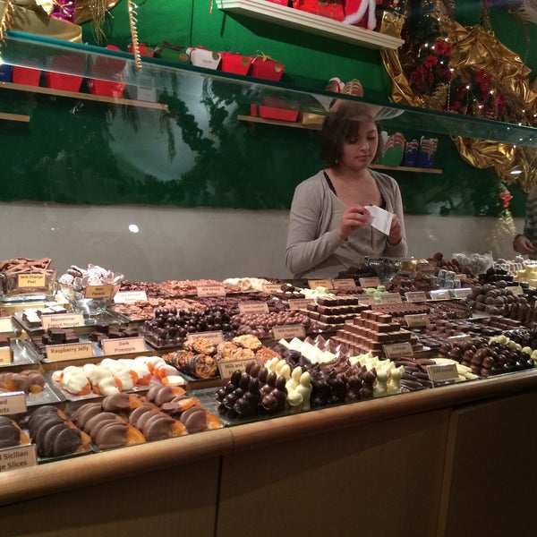 Photo taken at teuscher Chocolates - Rockefeller Center by Patrick M. on 12/12/2014