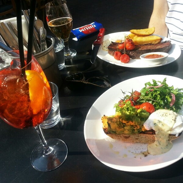 They rearranged the whole outside sitting area for us to get a bit of spring sun. So... super attentive service, trully delicious food and a great lush vertical garden. Will definitely come back!