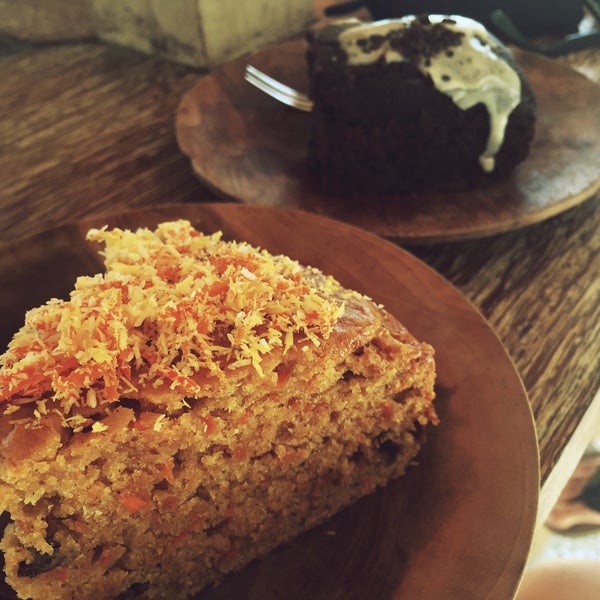Best cakes we had on the island, specially the vegan friendly carrot cake. Super moist!
