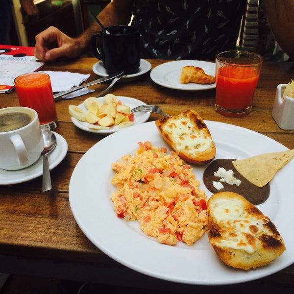 8/19/2016 tarihinde Alessandra V.ziyaretçi tarafından Café Jaguar Yuú'de çekilen fotoğraf