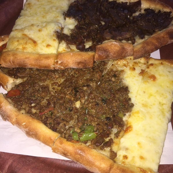 รูปภาพถ่ายที่ Yılmaz Pide โดย Derya K. เมื่อ 8/1/2019