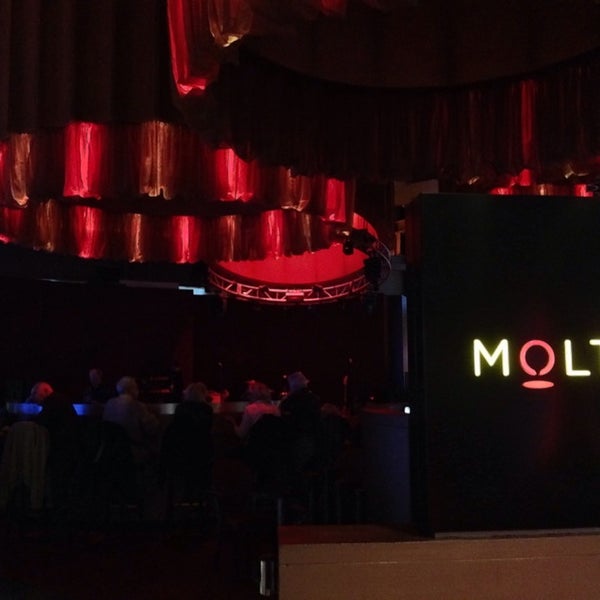 รูปภาพถ่ายที่ Molten Lounge โดย Steve S. เมื่อ 10/28/2014