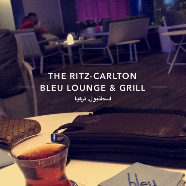 Foto scattata a The Ritz-Carlton Bleu Lounge &amp; Grill da Faisal A. il 3/8/2019