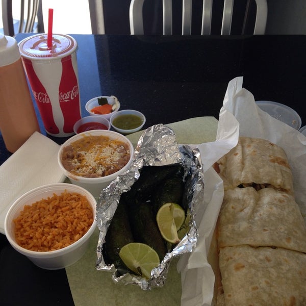รูปภาพถ่ายที่ Cali Tacos โดย Suhail L. เมื่อ 11/1/2013