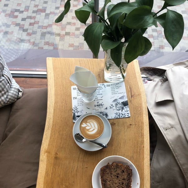 10/14/2018 tarihinde Irina N.ziyaretçi tarafından Double B Coffee &amp; Tea'de çekilen fotoğraf