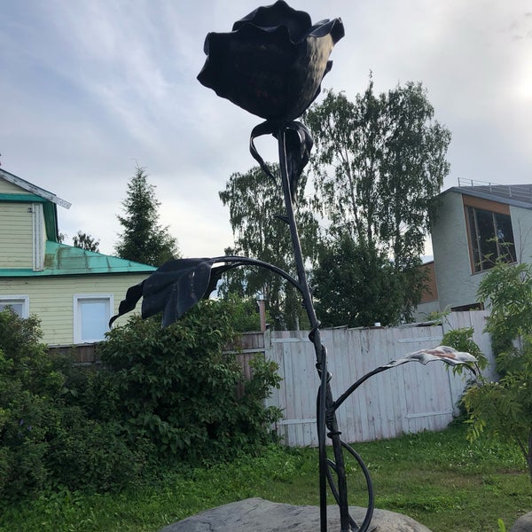 Роза скульптура