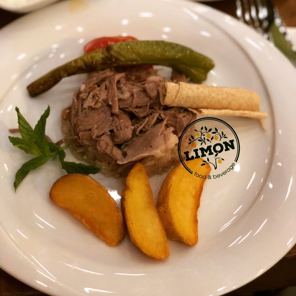 Foto tirada no(a) Limon Cafe Restaurant 🍋 por 💕💓Burcu A. em 6/7/2018
