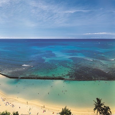 1/29/2016 tarihinde Pacific Beach Hotel Waikikiziyaretçi tarafından Pacific Beach Hotel Waikiki'de çekilen fotoğraf