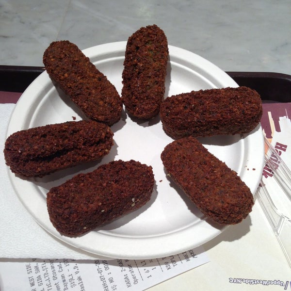 Foto tomada en Upper West Side Falafel  por BİLEN E. el 7/7/2013