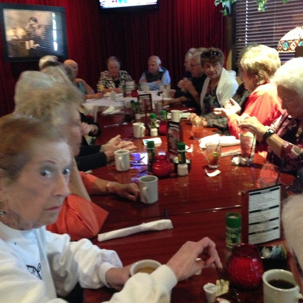 รูปภาพถ่ายที่ Edison Restaurant, Bar &amp; Banquets โดย Clydia C. เมื่อ 2/17/2013