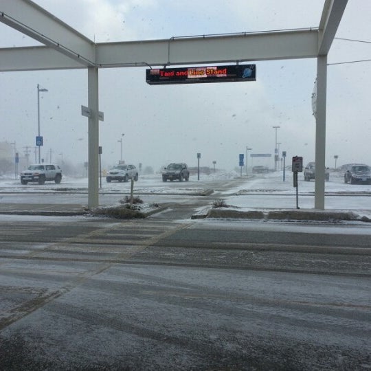 2/17/2013 tarihinde Erica A.ziyaretçi tarafından Greater Binghamton Airport / Edwin A Link Field'de çekilen fotoğraf