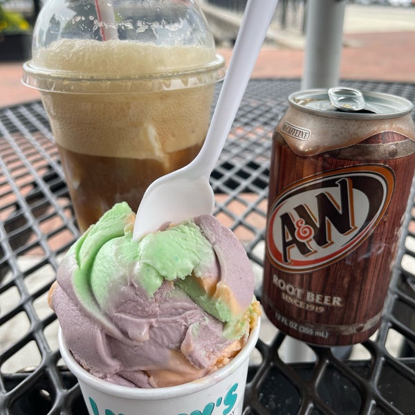 10/24/2022にLokah M.がLucky&#39;s Coffee, Ice Cream, and Candy Baltimoreで撮った写真