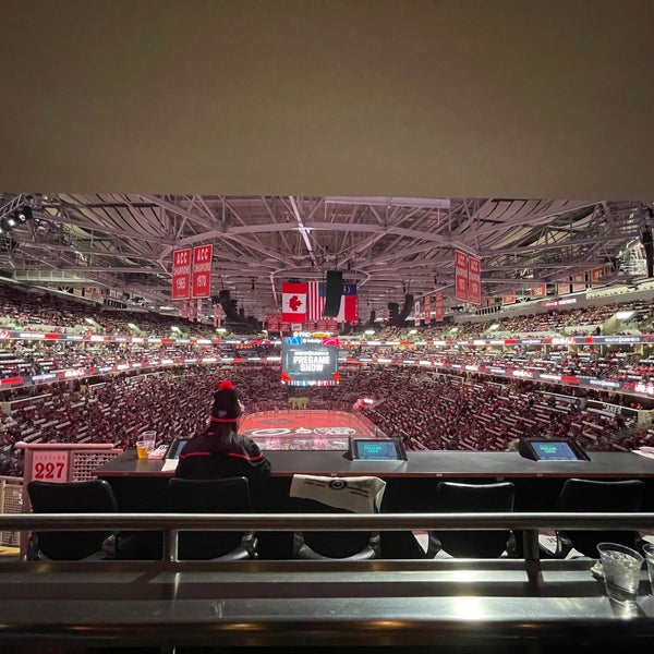 รูปภาพถ่ายที่ PNC Arena โดย George A. เมื่อ 4/25/2023