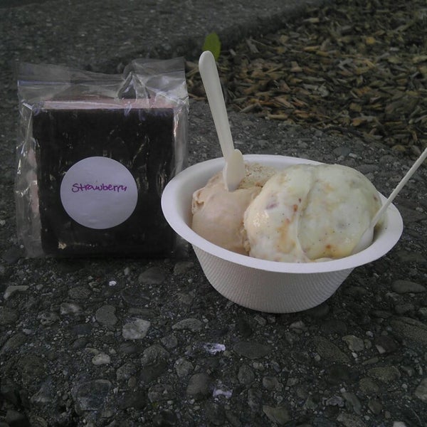 Photo prise au Lottie&#39;s Creamery par Priscirra N. le5/26/2013