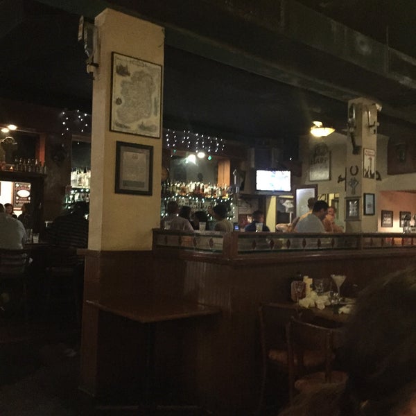 Foto tirada no(a) O&#39;Shea&#39;s Irish Pub por Corey L. em 8/1/2015