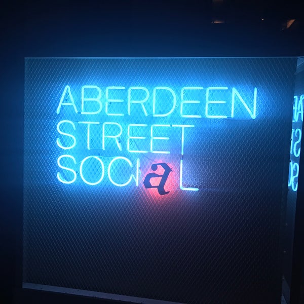 รูปภาพถ่ายที่ Aberdeen Street Social โดย Lucia L. เมื่อ 9/12/2017