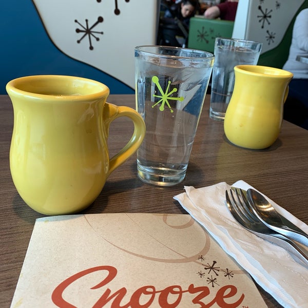 Photo taken at Snooze, an A.M. Eatery by Alice E. K. on 3/16/2019