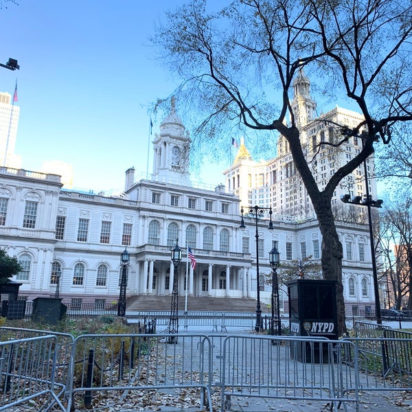 Foto tirada no(a) New York City Hall por Alice E. K. em 11/29/2019