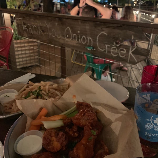 รูปภาพถ่ายที่ Cedar Creek Café, Bar &amp; Grill โดย Alice E. K. เมื่อ 9/14/2019