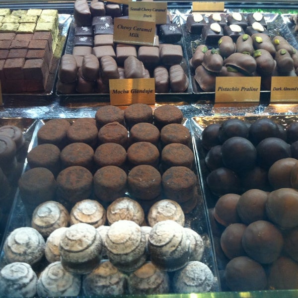 Photo prise au Teuscher Chocolates of Switzerland par fasai f. le6/22/2014