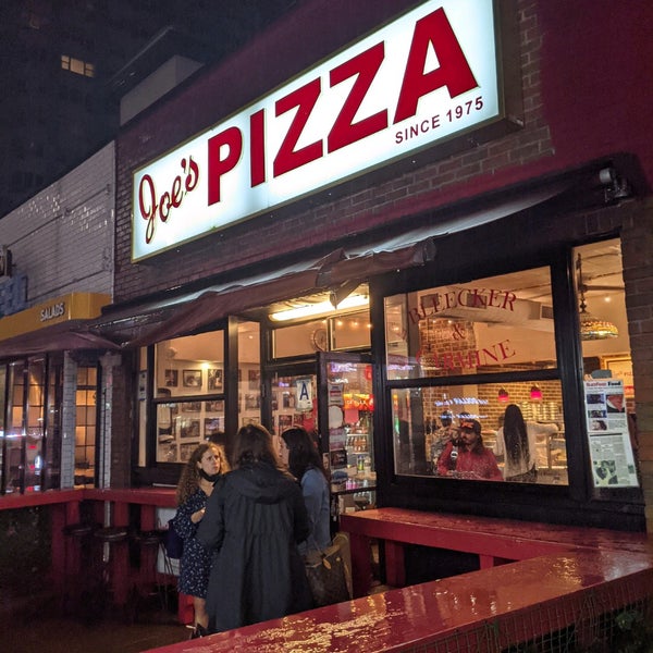 รูปภาพถ่ายที่ Joe&#39;s Pizza โดย Andrew C. เมื่อ 9/2/2021