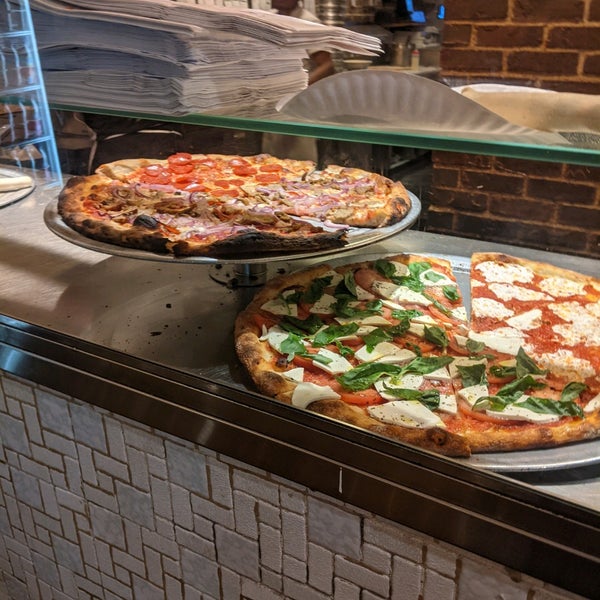 Foto tirada no(a) Joe&#39;s Pizza por Andrew C. em 9/2/2021