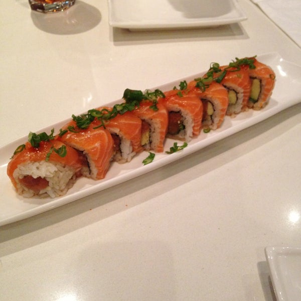 Photo taken at Maizuru Sushi Bar &amp; Japanese Restaurant by Joseph T. on 1/17/2013