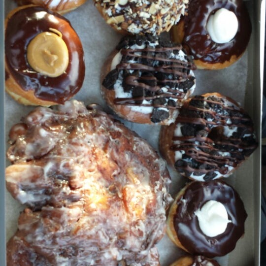 Снимок сделан в Donuts To Go пользователем Melissa S. 9/22/2013