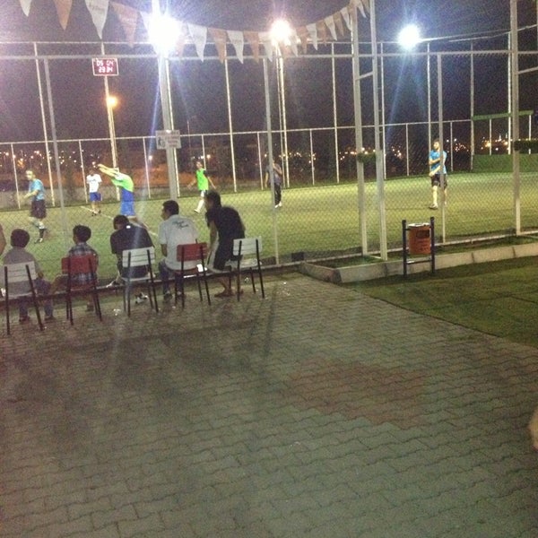 yagmur hali saha soccer field