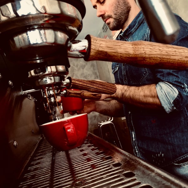 Foto scattata a Redd | Artisan Coffee Roasters da Andreas K. il 6/9/2019