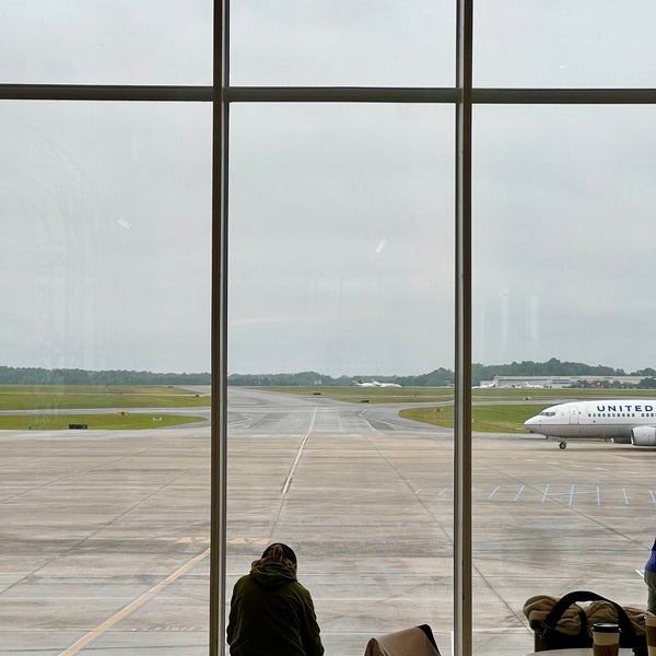 4/8/2023 tarihinde Jennie J.ziyaretçi tarafından Charleston International Airport (CHS)'de çekilen fotoğraf