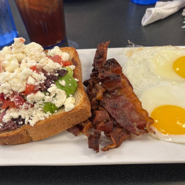 Shakers American Cafe Restaurant Diner in College Park