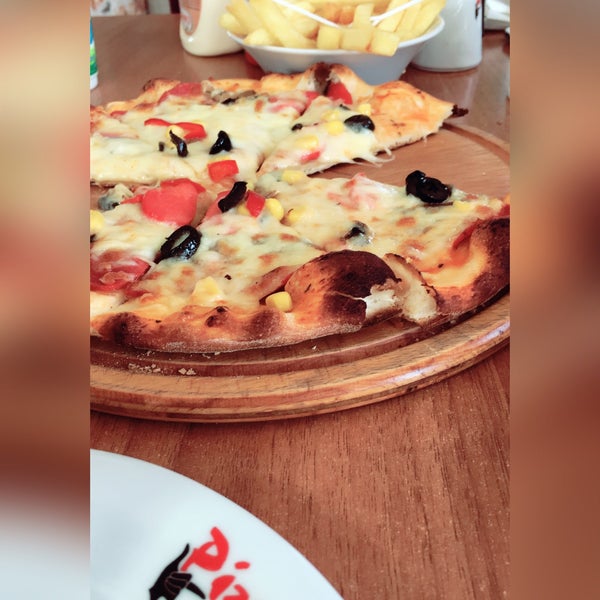Photo taken at Pizza 7 by Hediye Y. on 9/30/2017