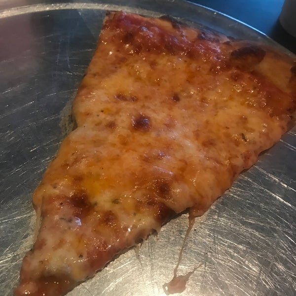 Big Pie in the Sky Pizzeria Kennesaw'da Pizzacı